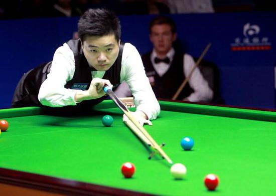 英超积分榜更新：曼城榜首压力加大,