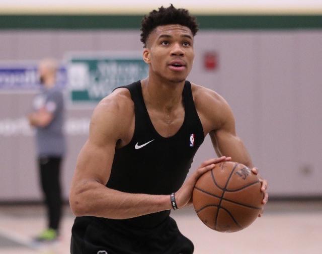 意媒：迈尼昂续约可能性越来越渺茫，米兰想求购皇马卢宁等人