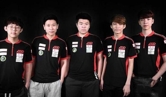 肚子略大，球迷质疑姆伯莫身体状态，随后阿莫林给予后者支持